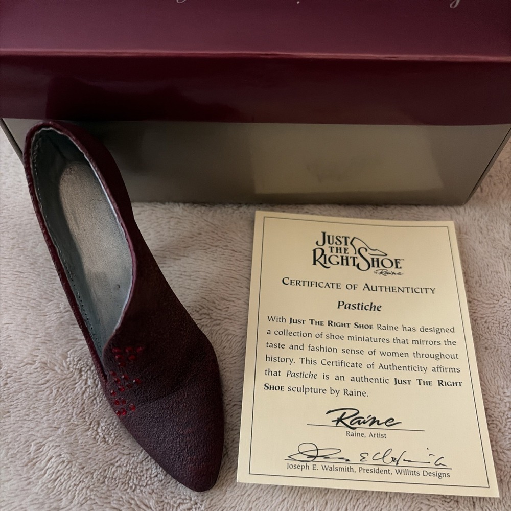 Vintage Just The Right Shoe Pastiche Mini Shoe Figurine Box & COA